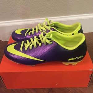 Nike soccer cleats 6.5